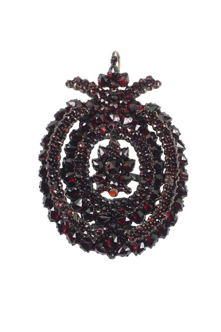 Historismus Anhänger mit Granate aus Tombak