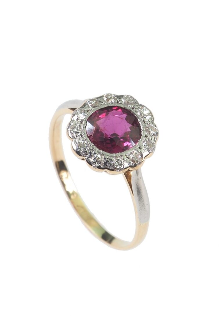 Art Déco Verlobungsring mit Rubin und Diamanten aus 18 Karat Gold und Platin