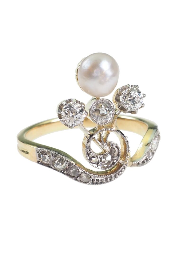 Jugendstil Ring mit Diamanten und Perle aus 18 Karat Gold und Platin