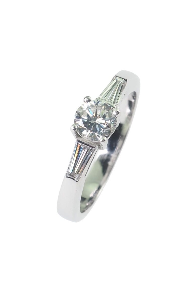 Vintage Verlobungsring mit Diamantsolitaire im Brillantschliff aus 18 Karat Weißgold