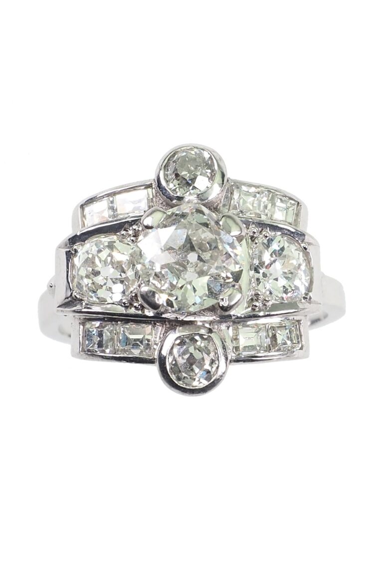 Art Déco Ring mit Diamanten aus 18 Karat Gold und Platin