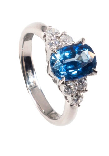 Um 1980 – Vintage Saphirring mit Diamanten