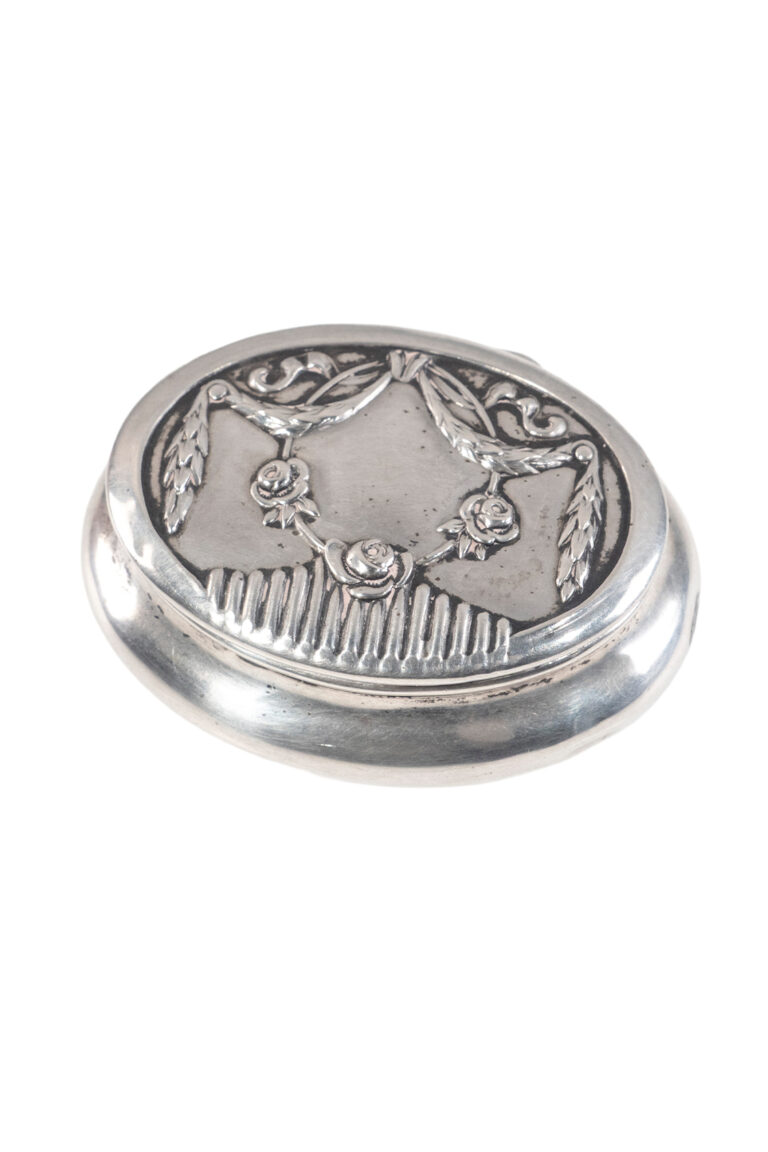 Rheinfrank Holzfuss Antique Jewellery in Berlin Muenchen Antike Ringe Verlobungsringe Eheringe Schmuck Juwelier Diamant Dose 2204 1