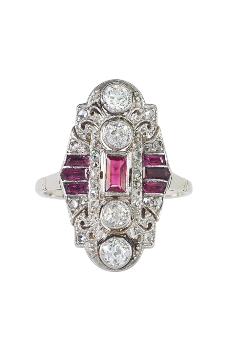 Art Déco Ring mit Diamanten undRubine aus 18 Karat Gold und Platin