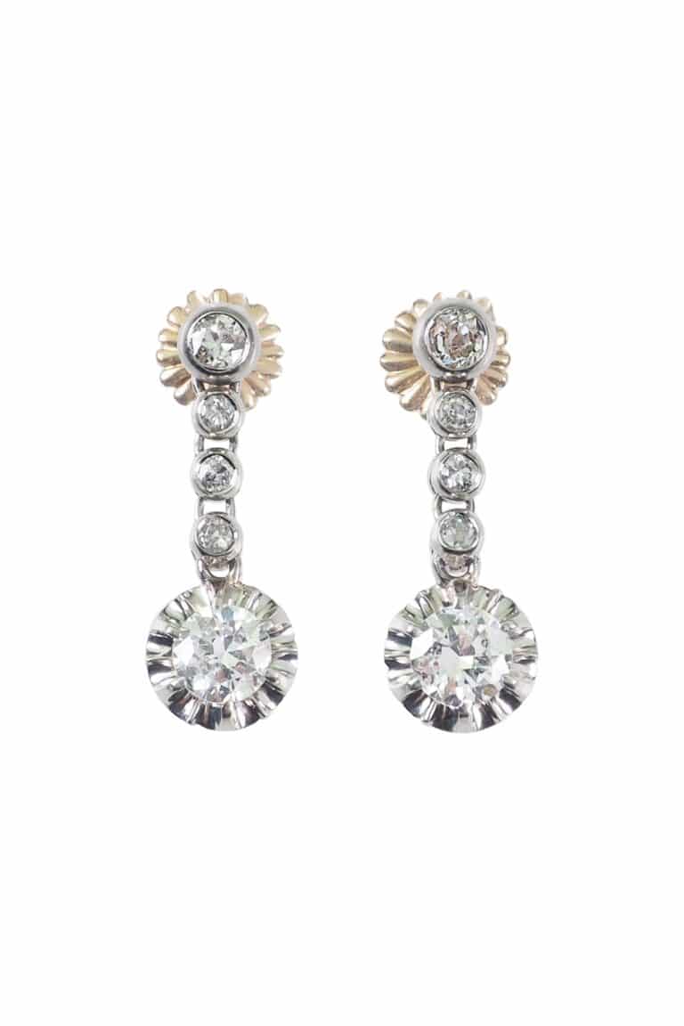 Art Déco Ohrringe mit Diamanten aus 18 Karat Gold und Platin