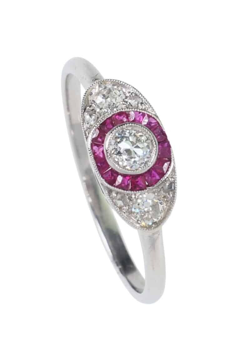 Edwardianischer Verlobungsring mit Rubine und Diamanten aus 18 Karat Gold