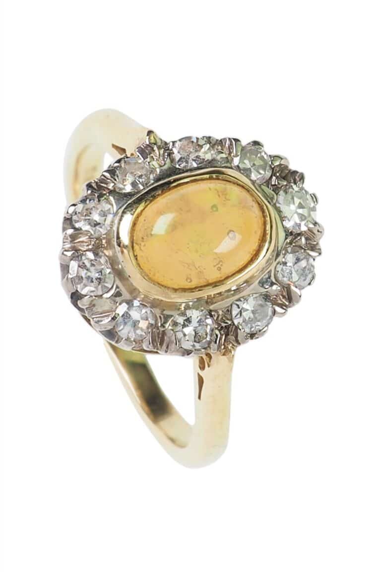 Art Déco Verlobungsring mit Opal und Diamanten aus 18 Karat Gold