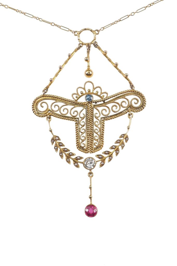 Edwardianisches Collier mit Saphire, Rubin und Perlen aus 15 Karat Gold