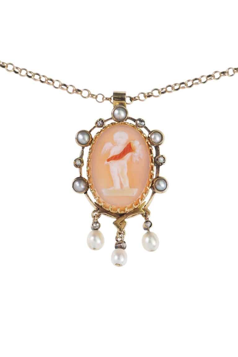 Viktorianischer Anhänger mit Karneolkamee, Perlen und Diamantsplitter aus 9 Karat Gold