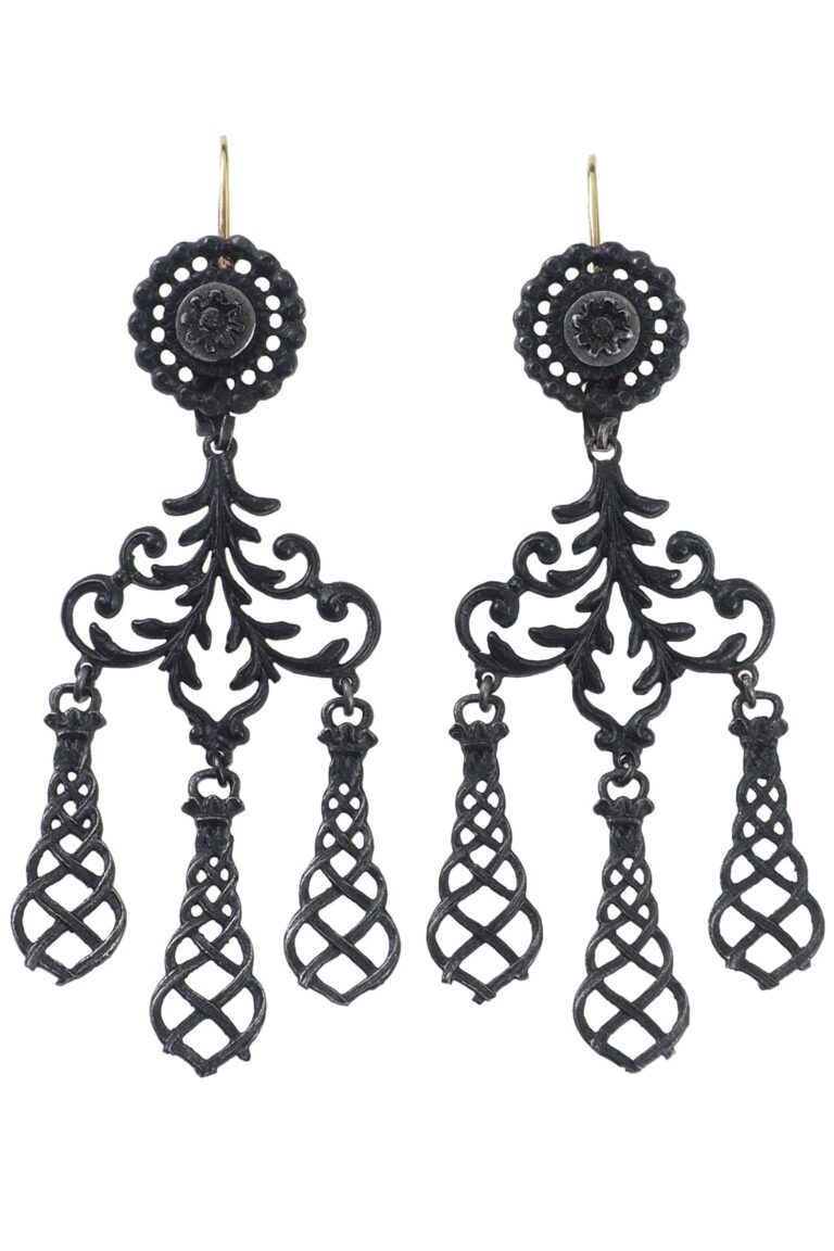 Klassizismus Ohrringe aus Eisen, gegossen und geschwärzt