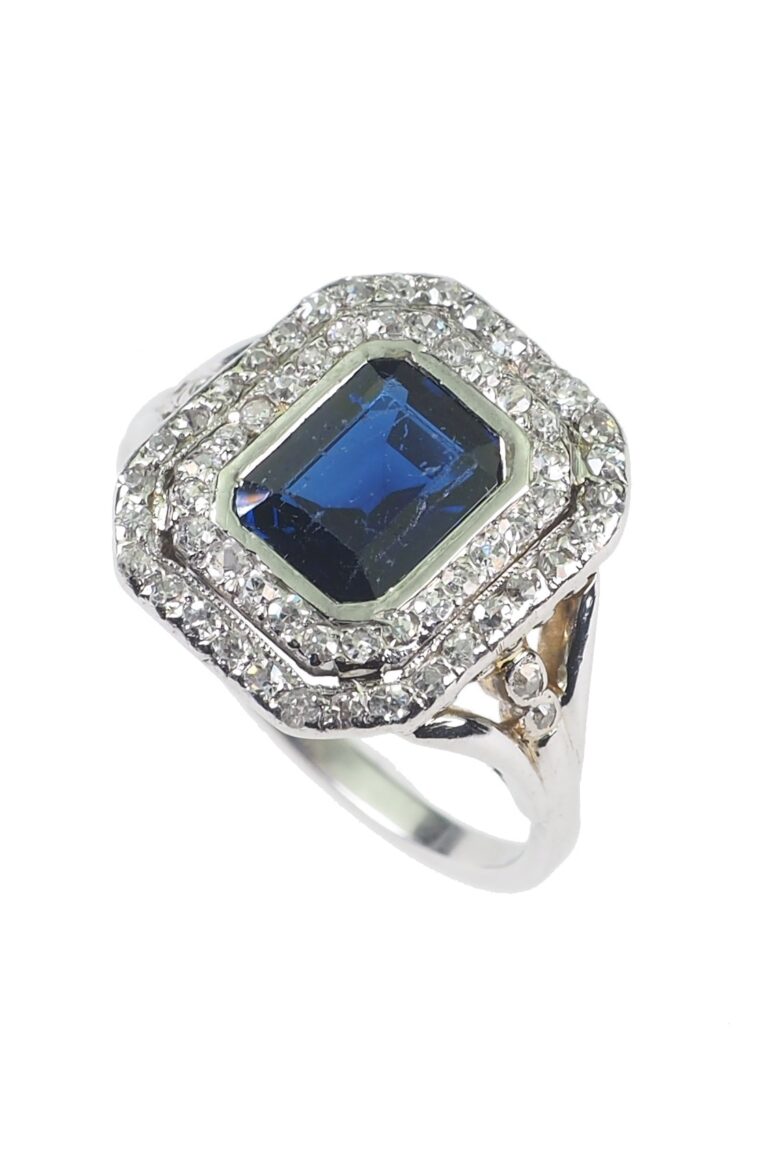 Art déco Ring mit Saphir und Diamanten aus 18 Karat und Platin