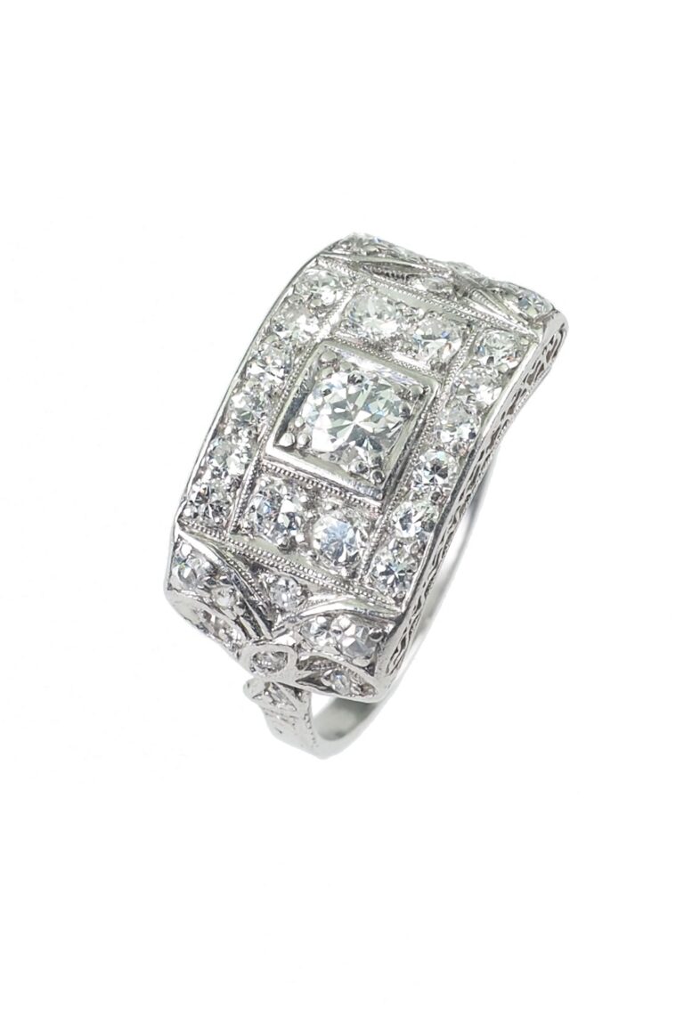 Art Déco Ring mit Diamanten aus Platin