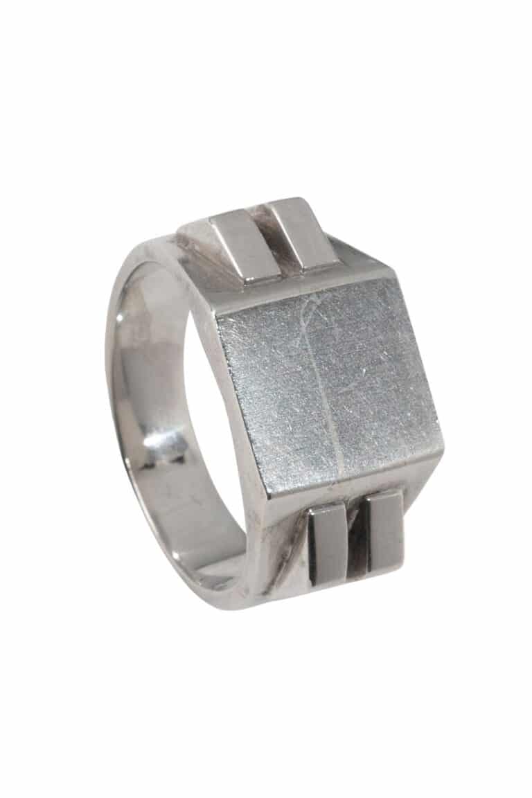 Rheinfrank Holzfuss Antique Jewellery in Berlin Muenchen Antike Ringe Verlobungsringe Eheringe Schmuck Juwelier Diamant Herrenring M5716 1.jpg