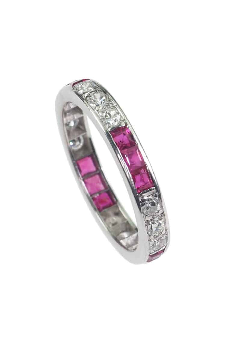 Vintage Verlobungsring mit Rubine und Diamanten aus 18 Karat Weißgold