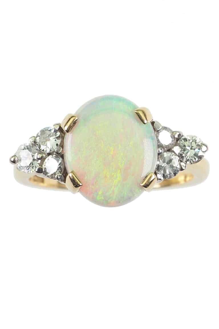 Vintage Ring mit Opal und Diamanten aus 18 Karat Gold