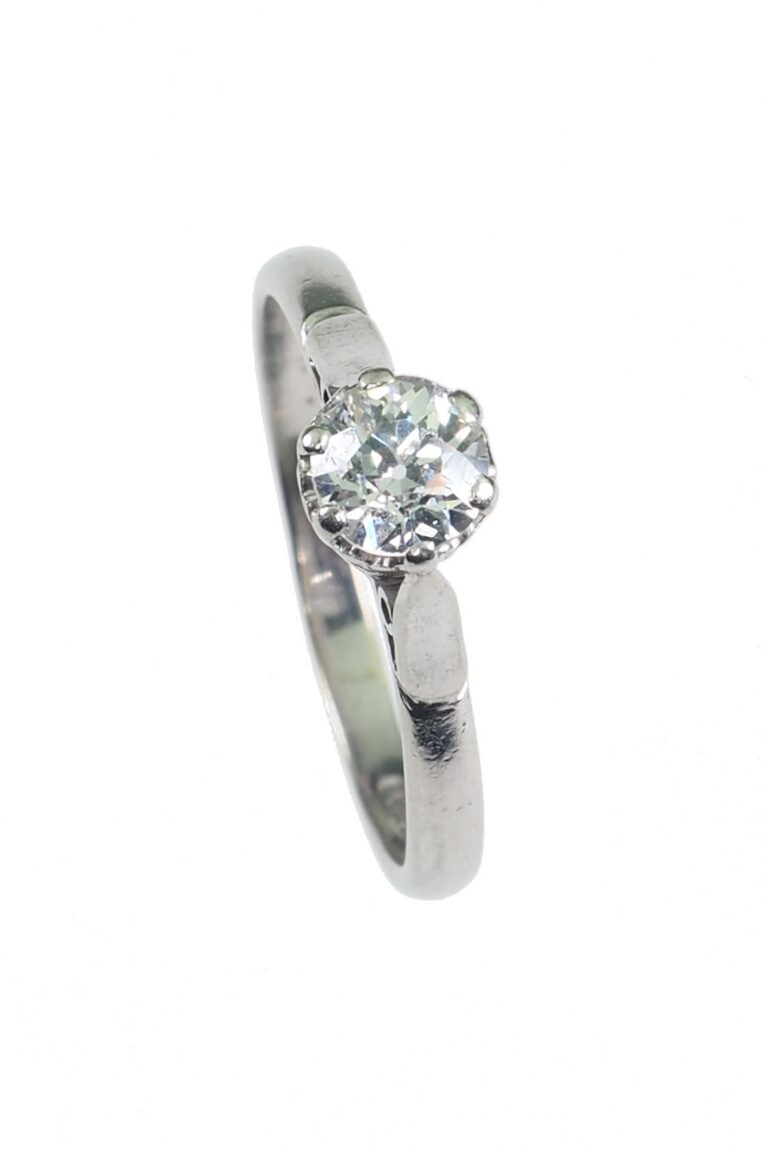 Vintage Verlobungsring mit Diamantsolitaire im Brillantschliff aus Platin