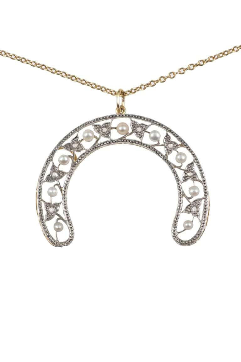 Edwardianischer Anhänger mit Diamanten und Perlen aus 15 Karat Gold und Kette aus 18 Karat. Gelbgold