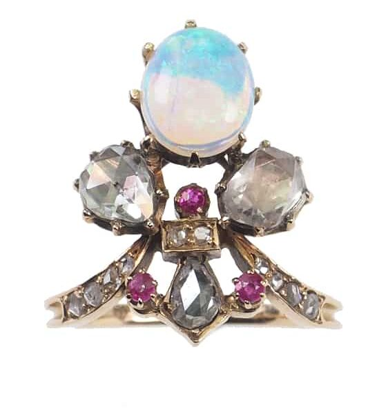 Jugendstilring mit Rubine, Opal und Diamanten aus 18 Karat Gold