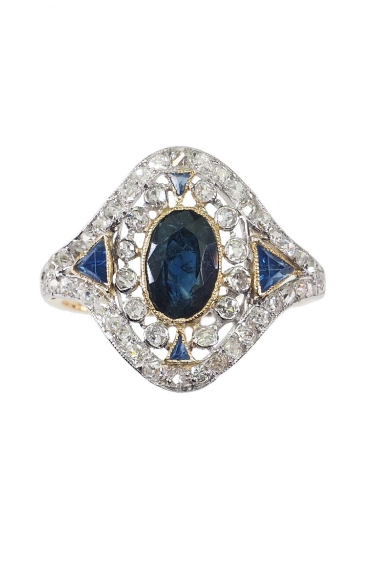 Art déco Ring mit Saphire und Diamanten aus 18 Karat Gold und Platin