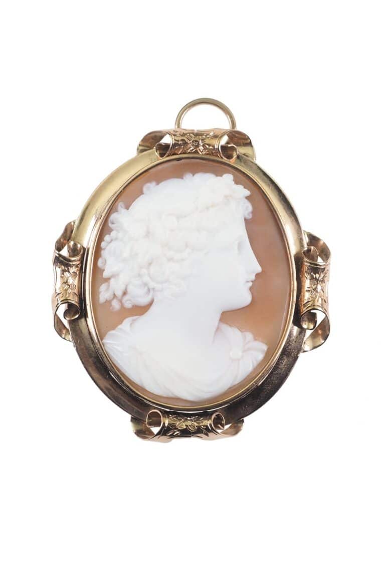 Viktorianischer Anhänger mit Kamee aus 9 Karat Gold