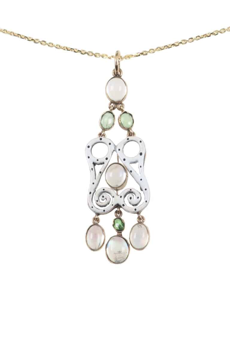 Viktorianischer Anhänger mit Mondsteine, Peridots und Granat aus 15 Karat Gold
