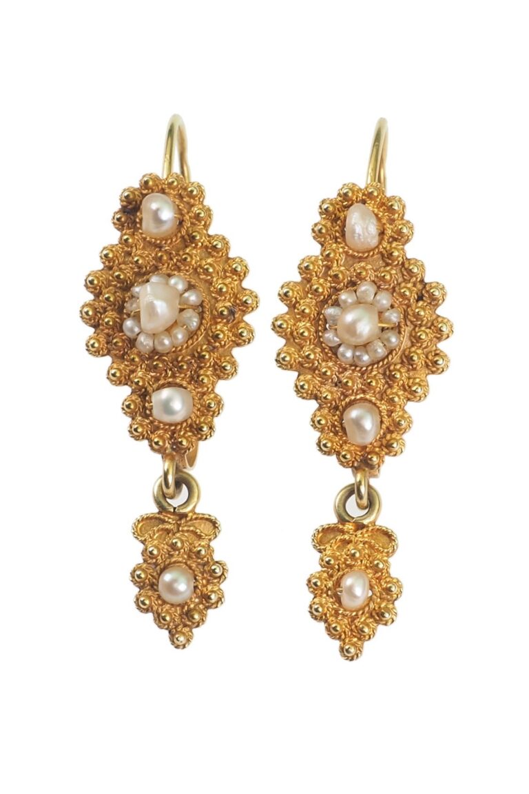 Ohrringe mit Granulationsdekor aus 18 Karat Gold