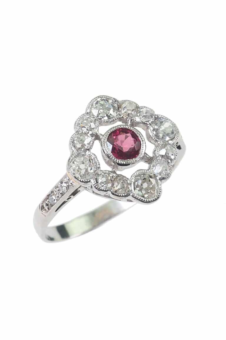 Art déco Verlobungsring mit Rubin und Diamanten aus 18 Karat Gold und Platin