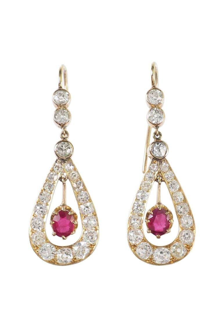 Edwardianisches Ohrringe mit Rubine und Diamanten aus 18 Karat Gold